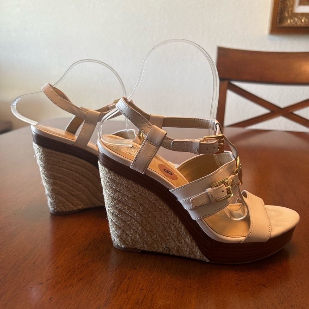 Michael Kors platform Sandals size 8 used at a store as sample shoe - Picture 2 of 9